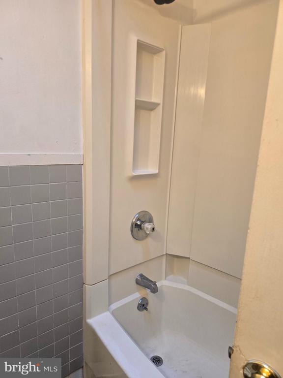 Building Photo - 6254 Brous Ave