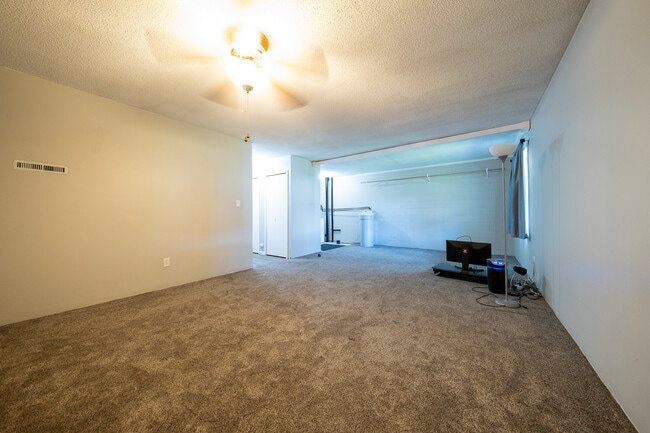 Building Photo - 4108 S Meadowlark Rd