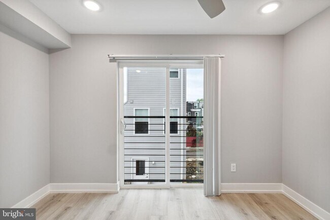 Building Photo - 2408 N Mascher St