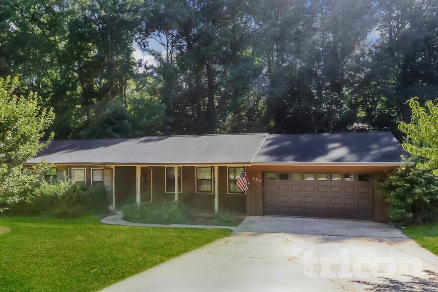 Building Photo - 430 Beaumont Dr SW