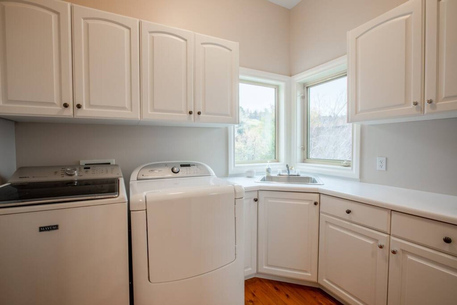 Building Photo - 678 Scenic Hills Dr