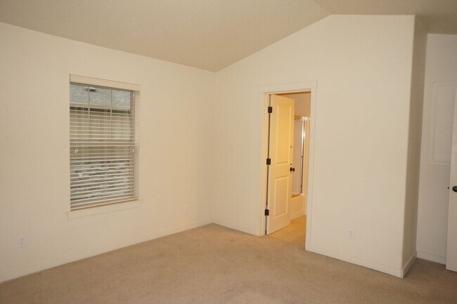Building Photo - Beaverton Luxury Condo - Tanasbourne area