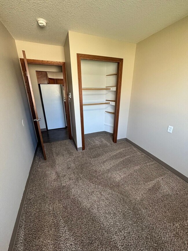 Building Photo - Fairview Apartments