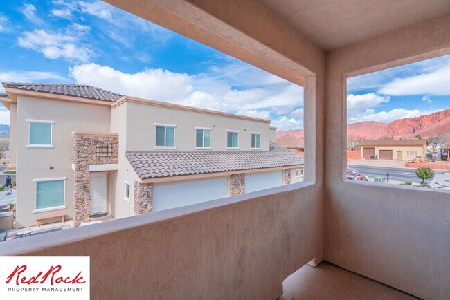 Building Photo - 3 Bedroom, 2.5 Bathroom Townhome in Ivins City