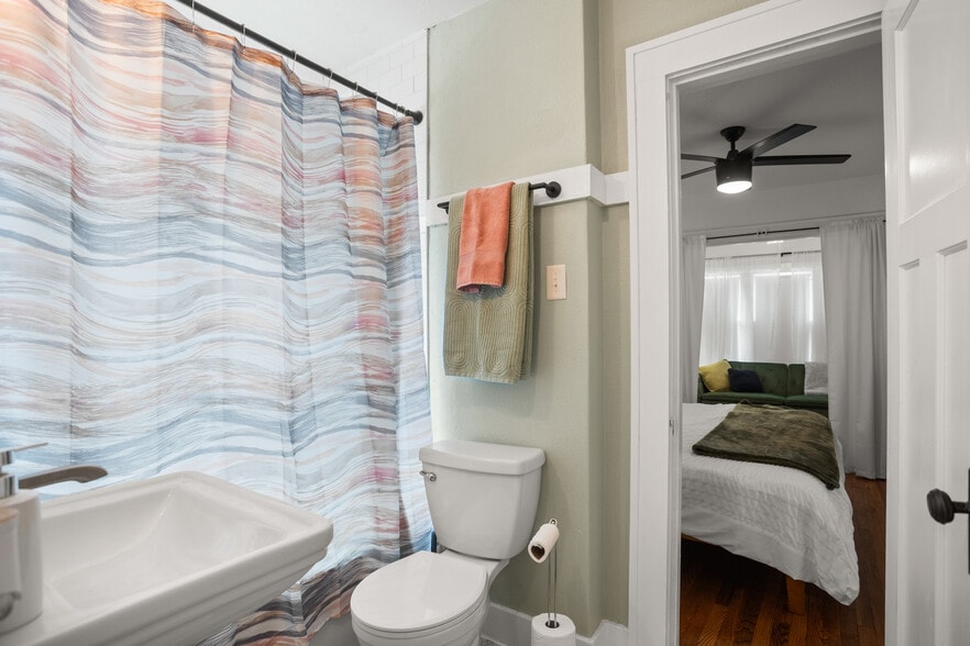 Building Photo - 640 48th St