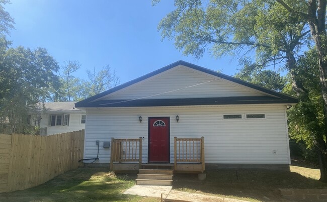 Building Photo - 825 Forest Lake Dr S