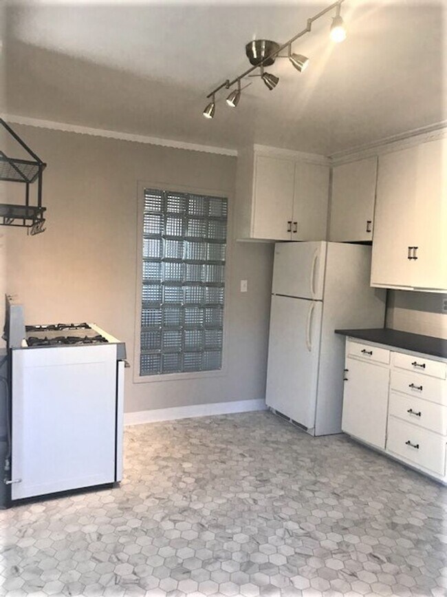 Building Photo - Beautiful 1BR/1BTH Downtown Sacramento