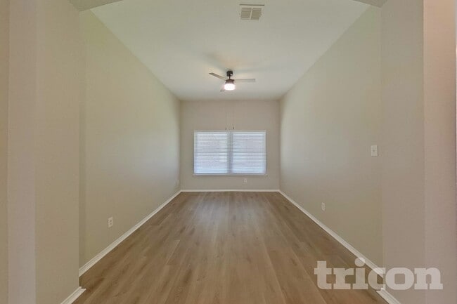 Building Photo - 522 Golden Bell Dr