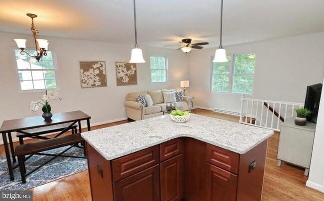 Building Photo - 2609 Dakota St