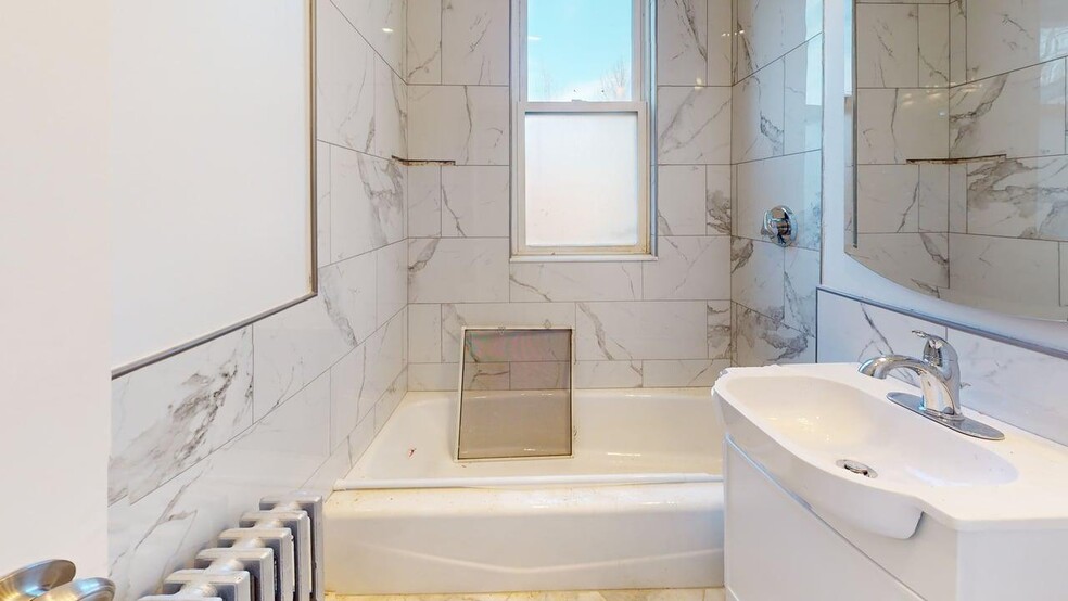 Building Photo - 202 Baker St