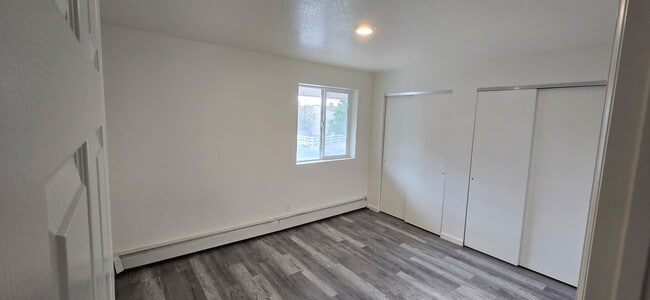 Building Photo - 3289 1/2 Lombardy Ln