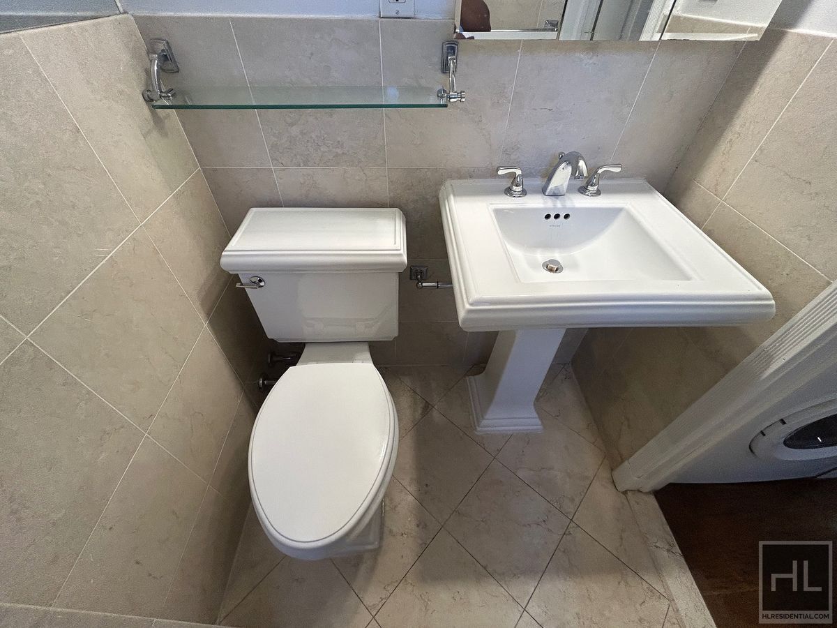 Building Photo - Mott Street