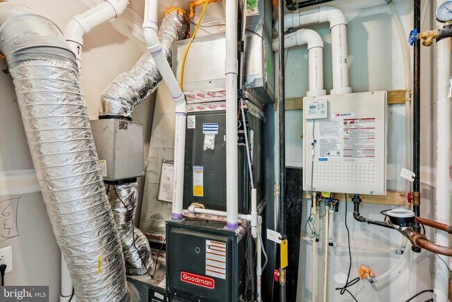 Building Photo - 19753 Grn Vlg Dr