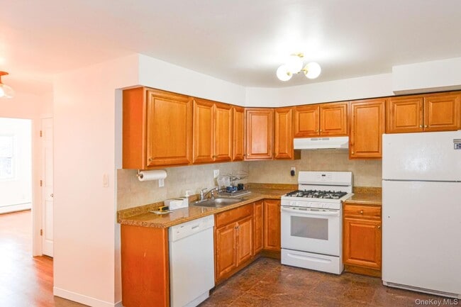 Building Photo - 212-72-212-16 16th Ave