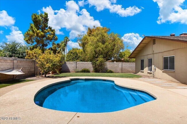 Building Photo - 667 W Pecos Ave