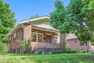 Building Photo - 1034 S Corona St