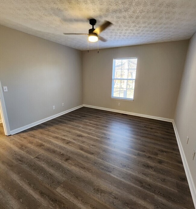 Building Photo - 215 Green Acre Ln