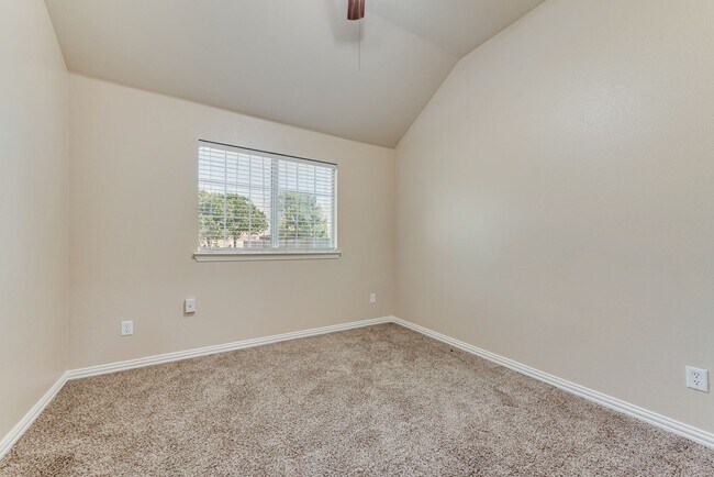 Building Photo - 621 Tumbleweed Dr
