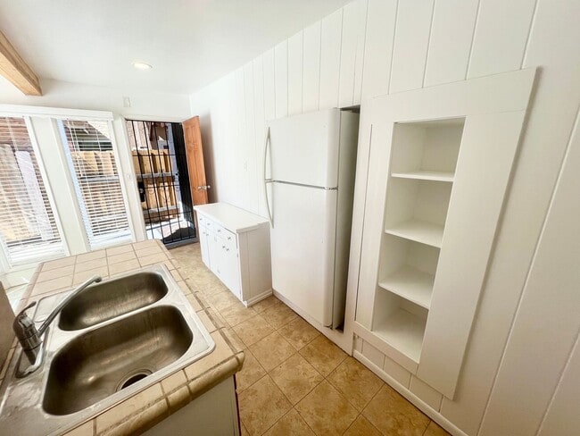 Building Photo - 1360-1364.5-13645 Pacific Beach Dr