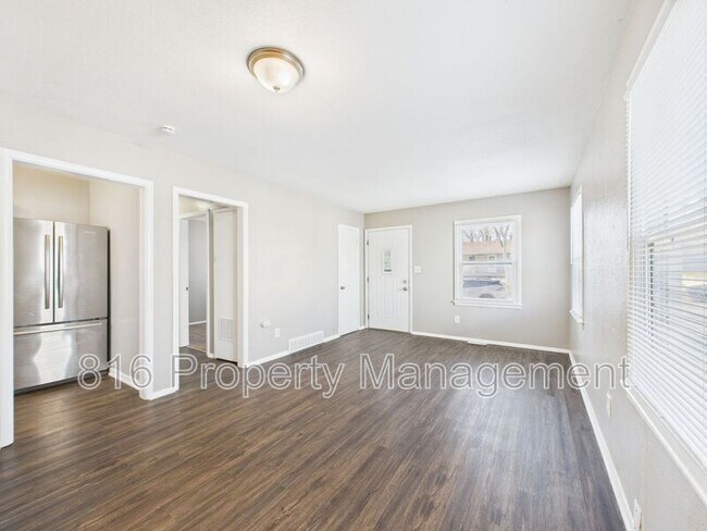 Building Photo - 721 N Rogers St