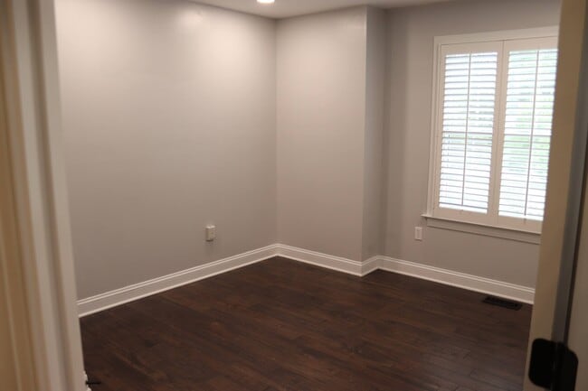 Building Photo - 16844 Panorama Dr