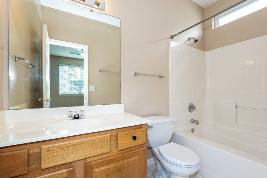 Building Photo - 8707 Meadowmont View Dr