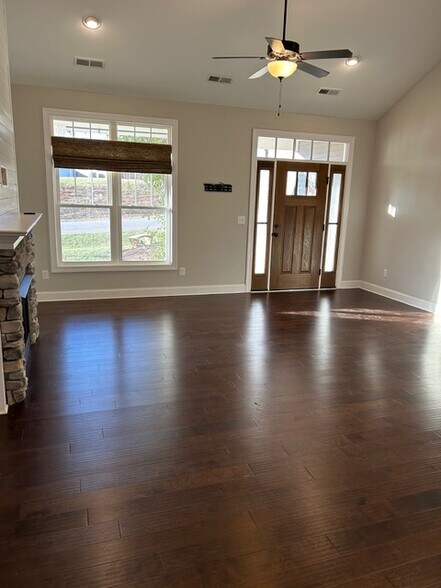 Building Photo - 42 Beech Tree Ln