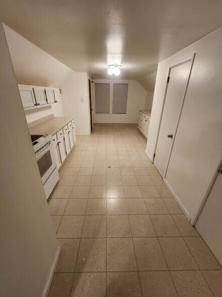 Building Photo - 2555 S 68th St