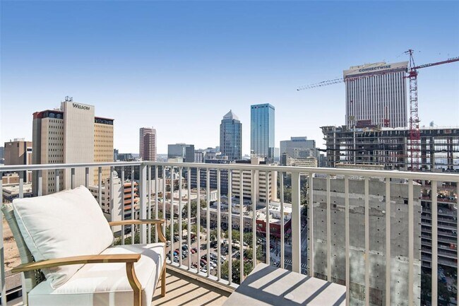 Building Photo - 777 N Ashley Dr