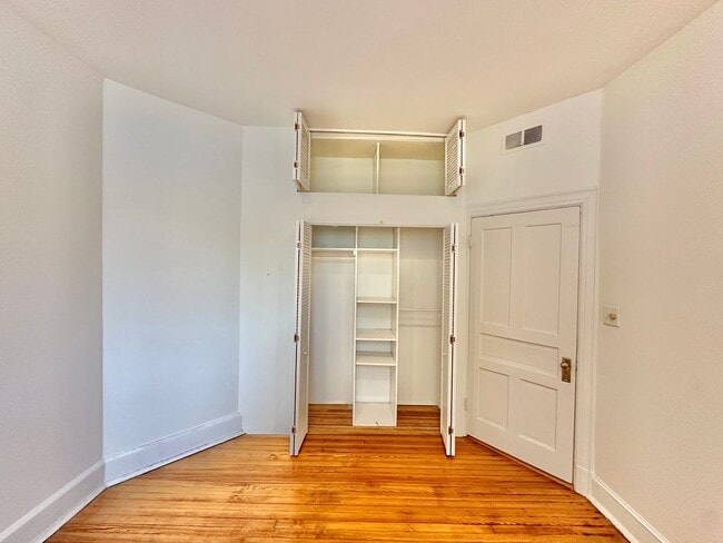 Building Photo - Historic Georgetown Sunny 2 Bedroom 1.5 Ba...