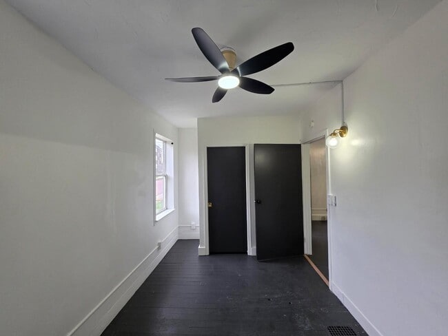 Building Photo - 124 Dawes Ave