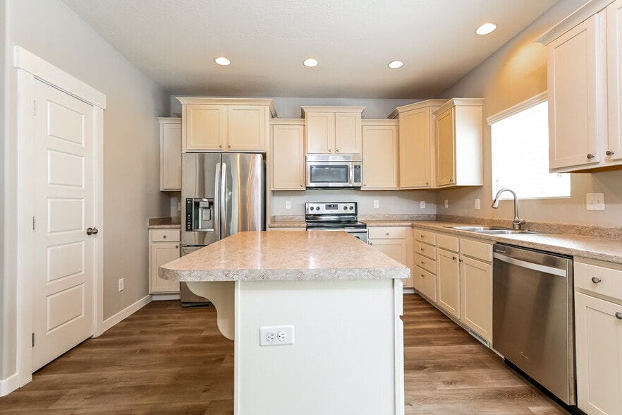 Building Photo - 13368 S Moorfield Dr