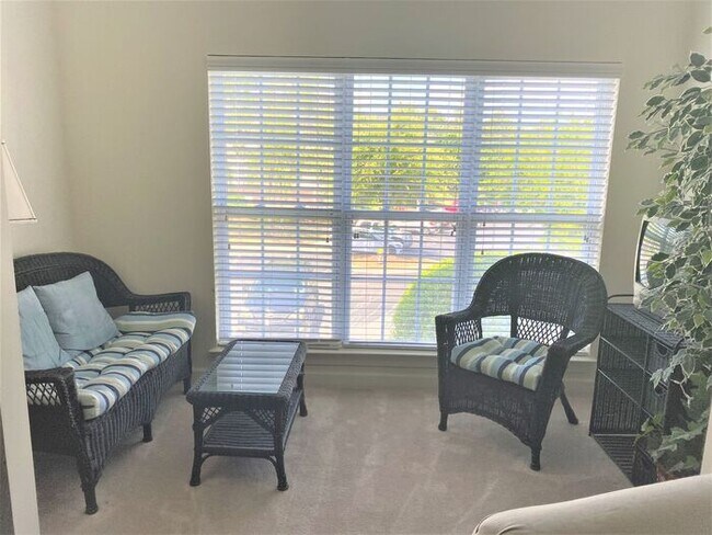 Building Photo - Rent Special $500 off June rent! Application special! Central Wilmington, Minutes Novant Hospital...