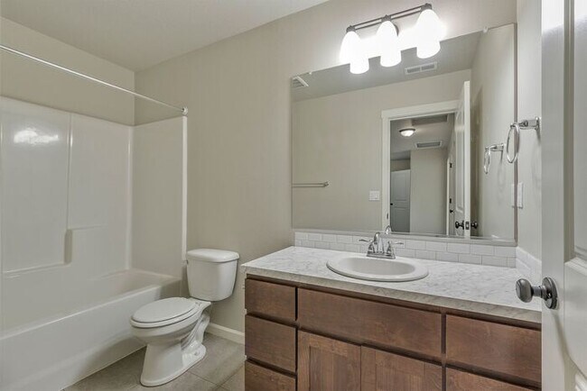 Building Photo - Newer Two-Level Home in Forest Grove close to Pacific University!