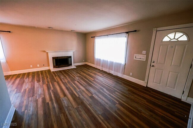 Building Photo - 706 Bracken Ave