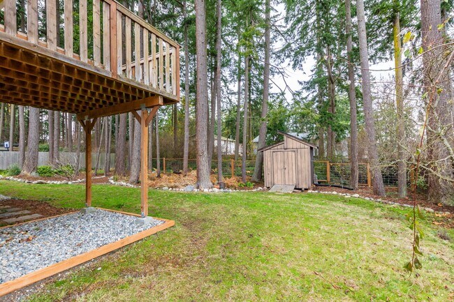 Building Photo - 4 Bedroom 3 Bath Home