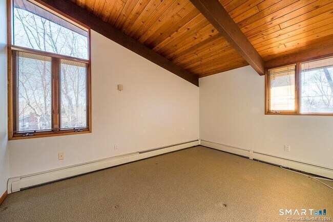 Building Photo - 80 Skyline Dr