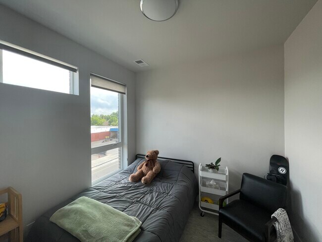 Building Photo - 2919 W 23rd Ave