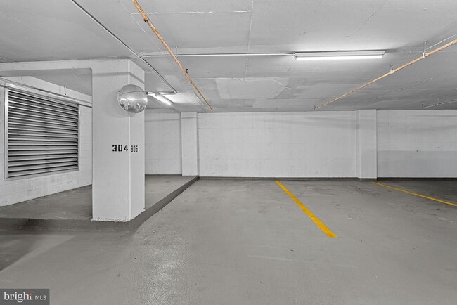 Building Photo - 4601 N Park Ave