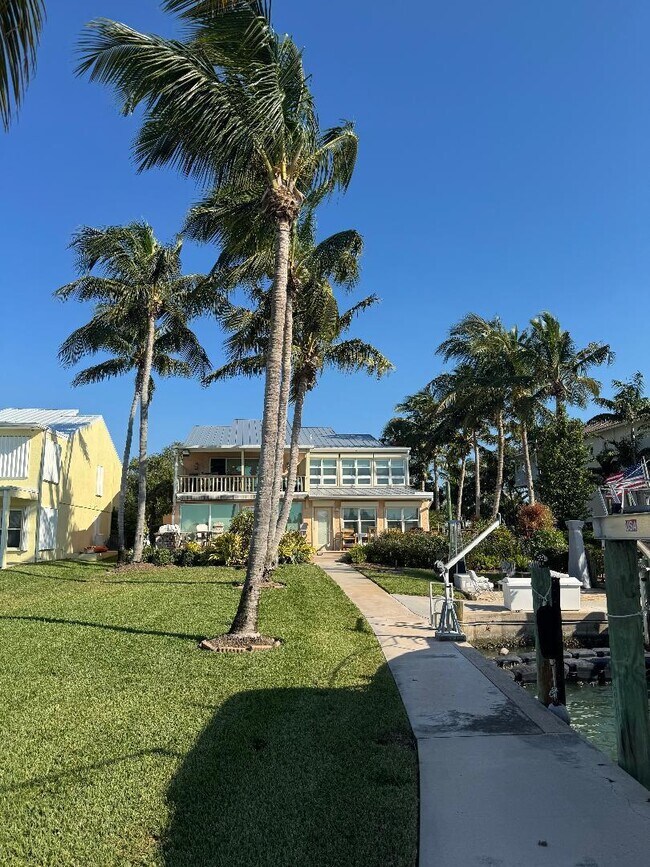 Building Photo - 409 Fernandina St