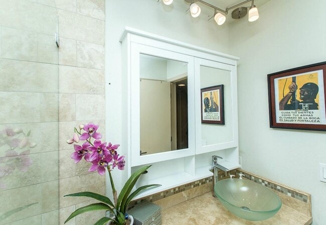 Building Photo - 41 Waller St