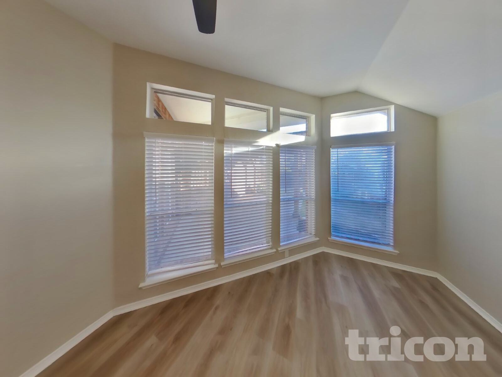 Building Photo - 2075 Crestlake Dr