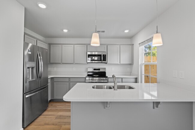 Building Photo - 815 Coburg Ln