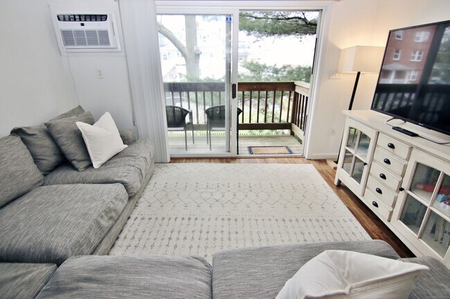 Building Photo - 256 Washington Blvd