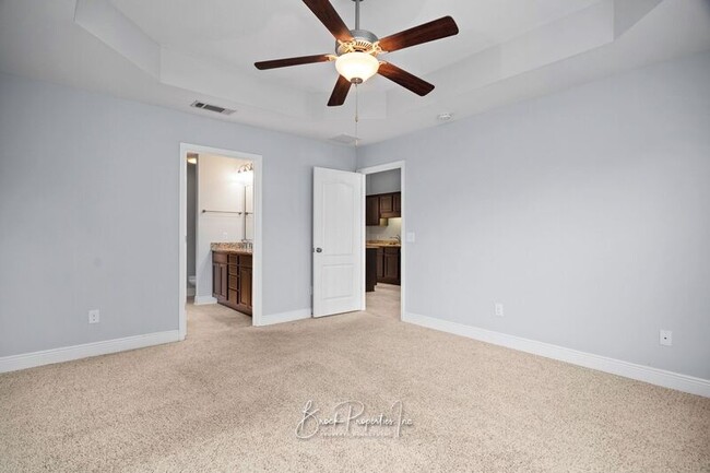 Building Photo - 6130 Autumn Pines Cir