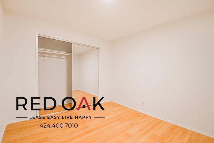 Building Photo - 4651 Cahuenga Blvd