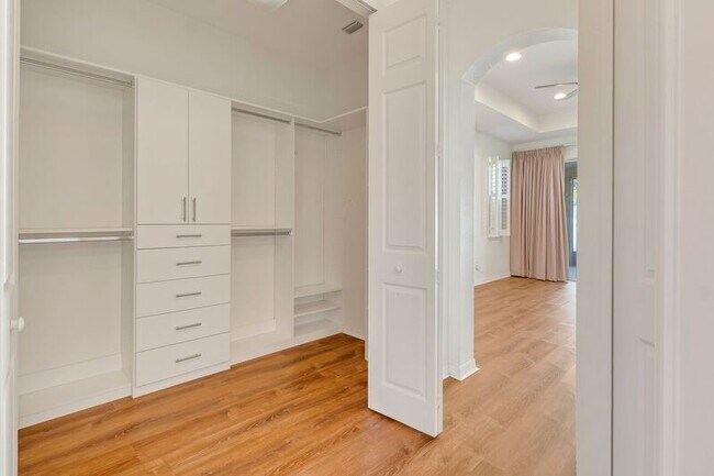 Building Photo - 3912 Heirloom Rose Pl