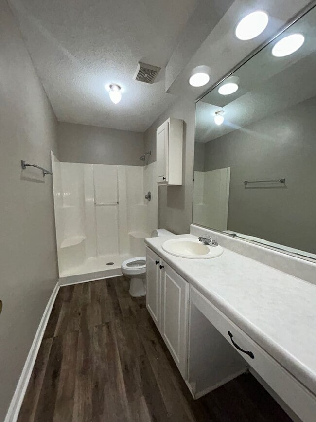 Building Photo - 122 Red Coat Ln