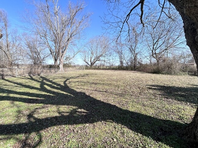 Building Photo - "Charming 2-Bed Home in Sharon, TN – Cozy 800 Sq Ft Living!"