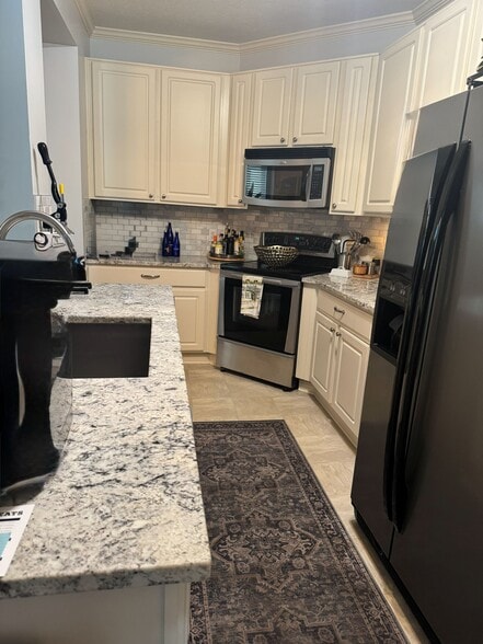 Kitchen - 6144 Braet Rd